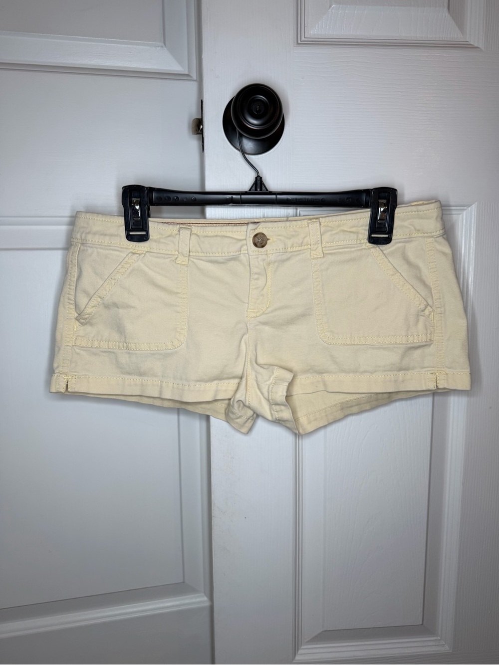 Hollister Y2K Low Rise Shorts 2" Inseam Light Yellow Women Size 5